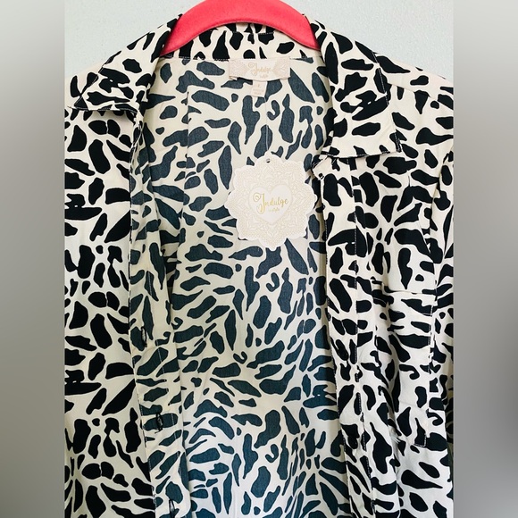 Tie-Front Blouse - Picture 4 of 6